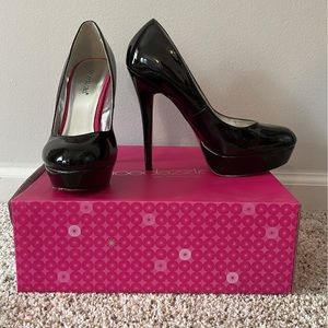 Shoe Dazzle Chanelle Black Heels with Signature Sole